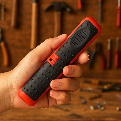 Pince a denuder dans une main