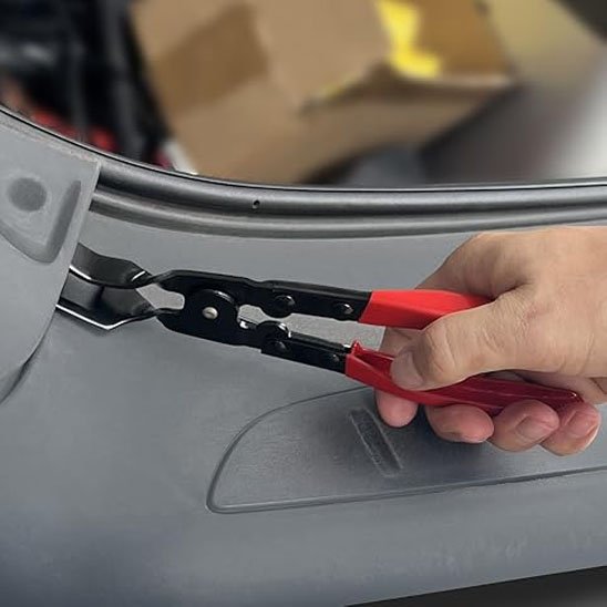 Pince a rivet sur voiture